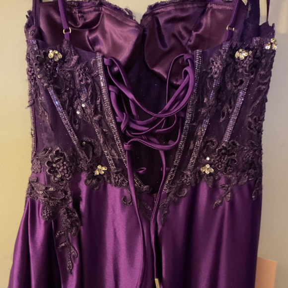 “Kiss Prom” Prom dress - Picture 4 of 4